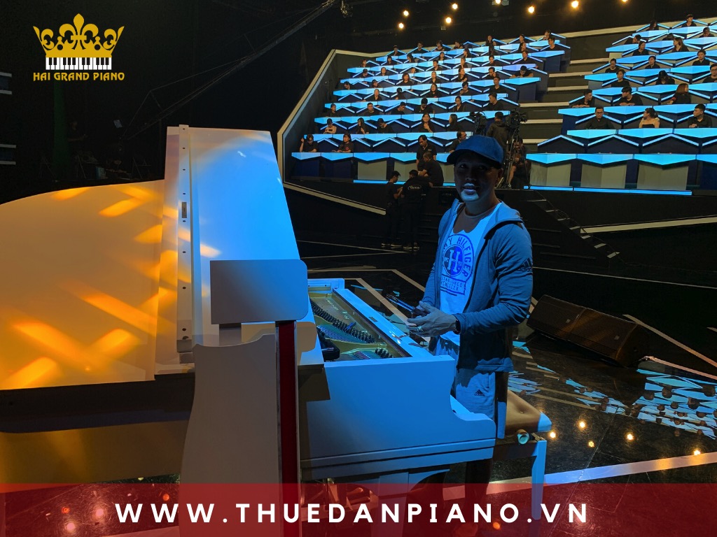 thue-piano-bieu-dien-gameshow