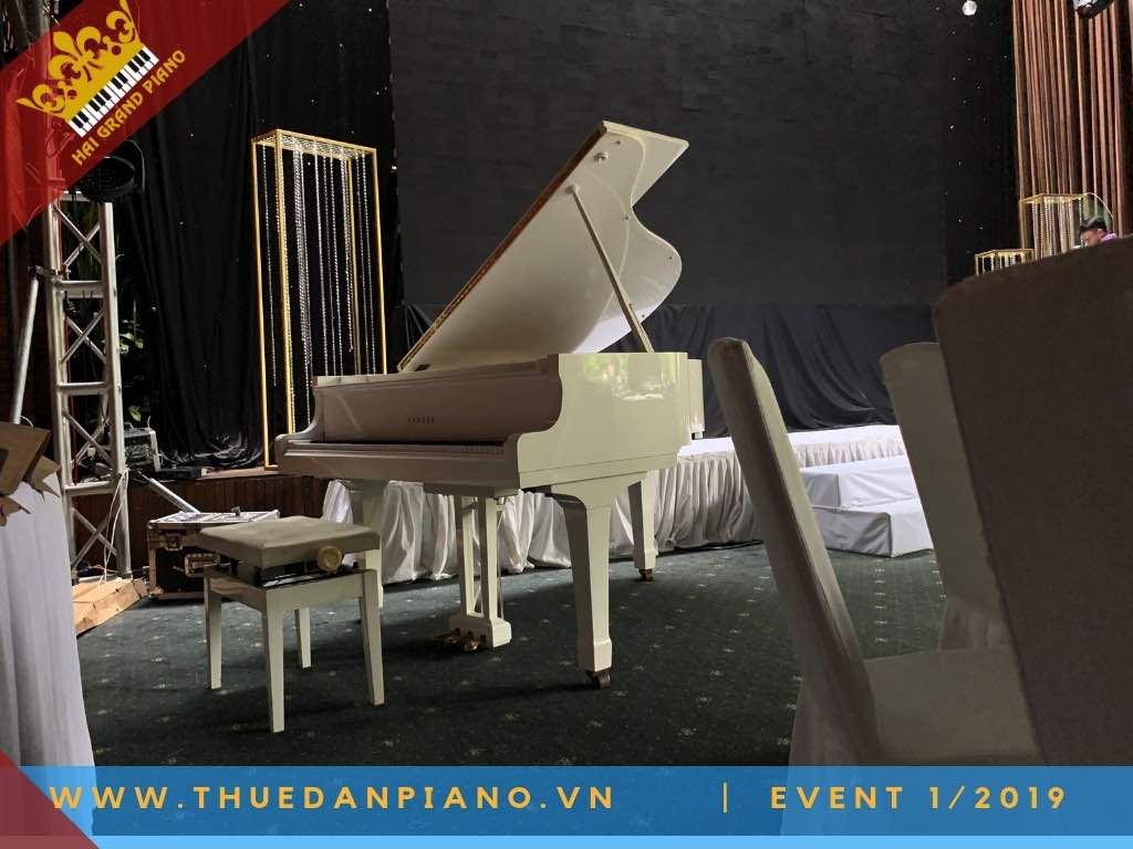 grand piano white event_001