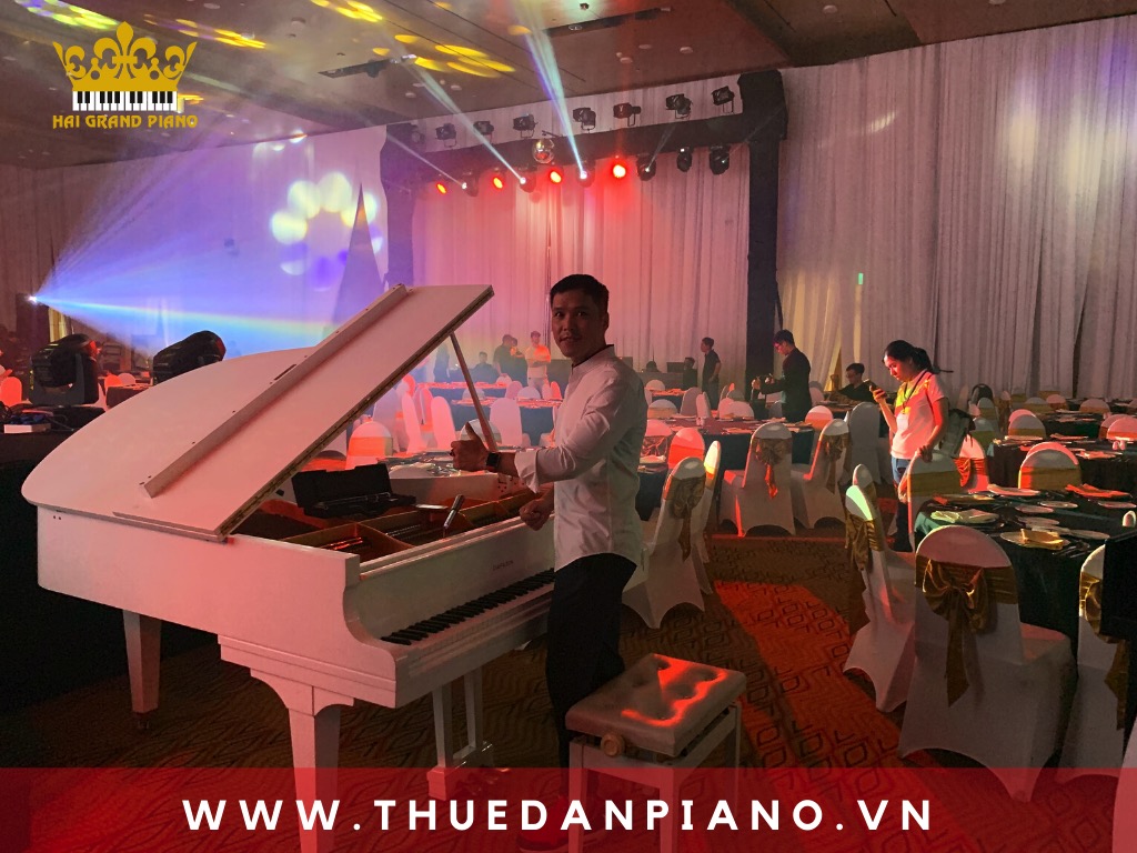 thue-piano-mau-trang-bieu-dien_004