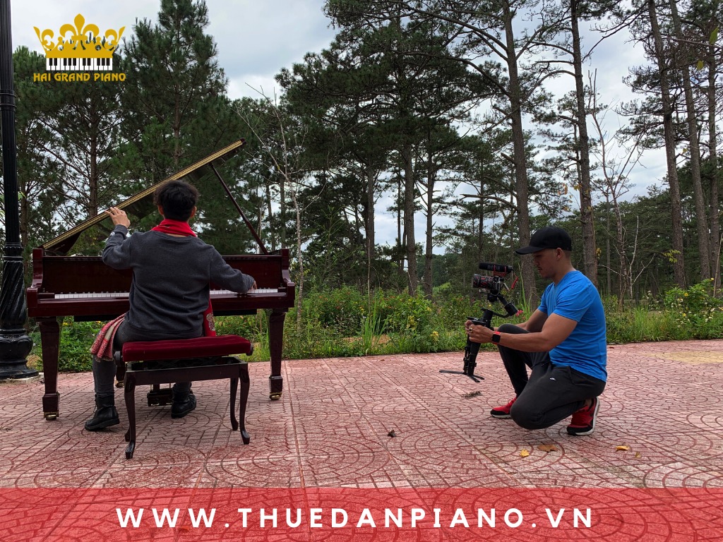 thue-dan-piano-quay-phim-da-lat