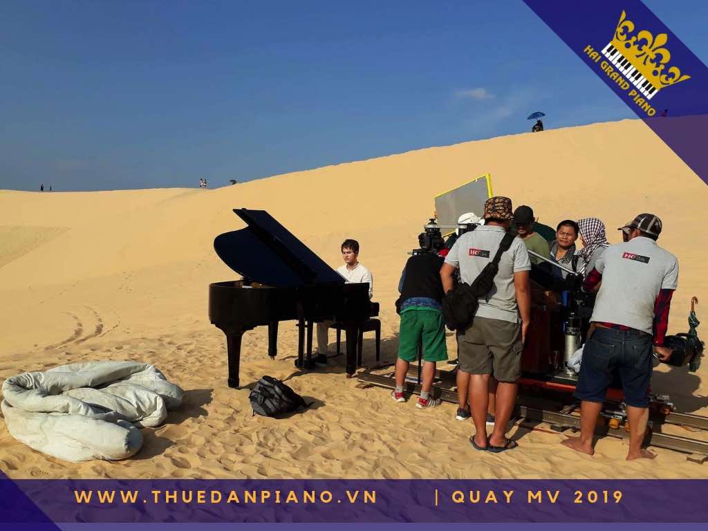 thue dan piano gia re 12