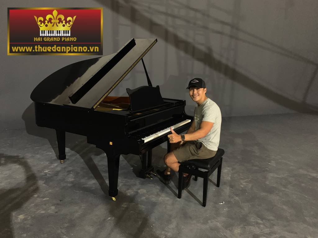 thue dan piano quay mv -13