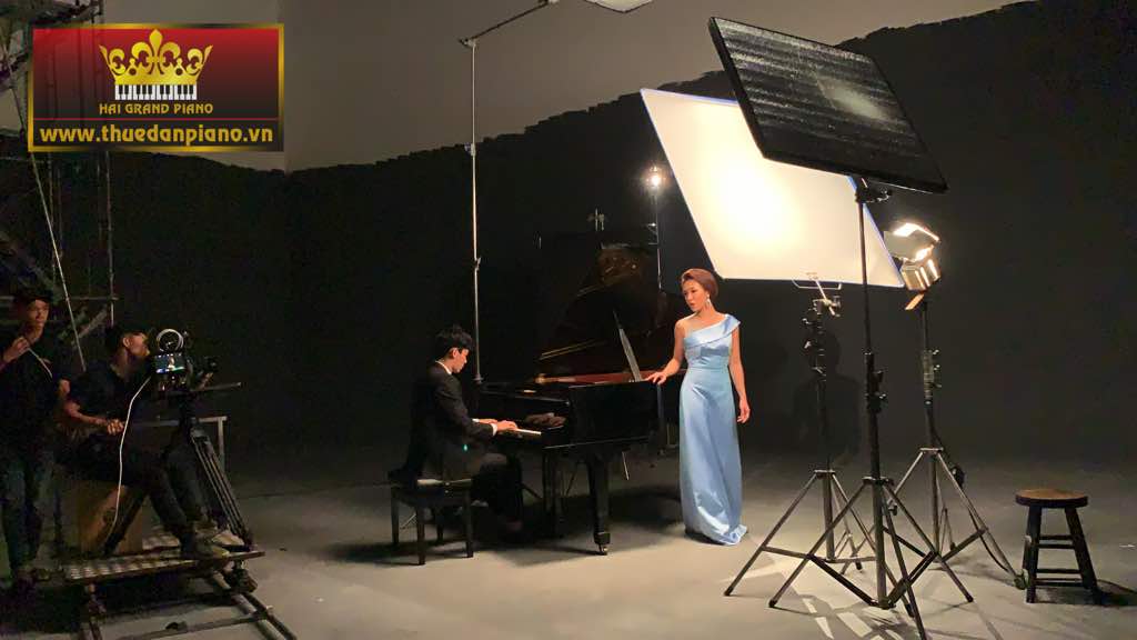 thue dan piano quay mv -3