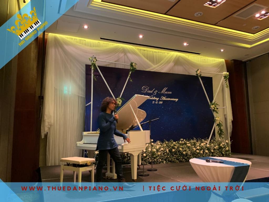 thue-piano-white-bieu-dien_001
