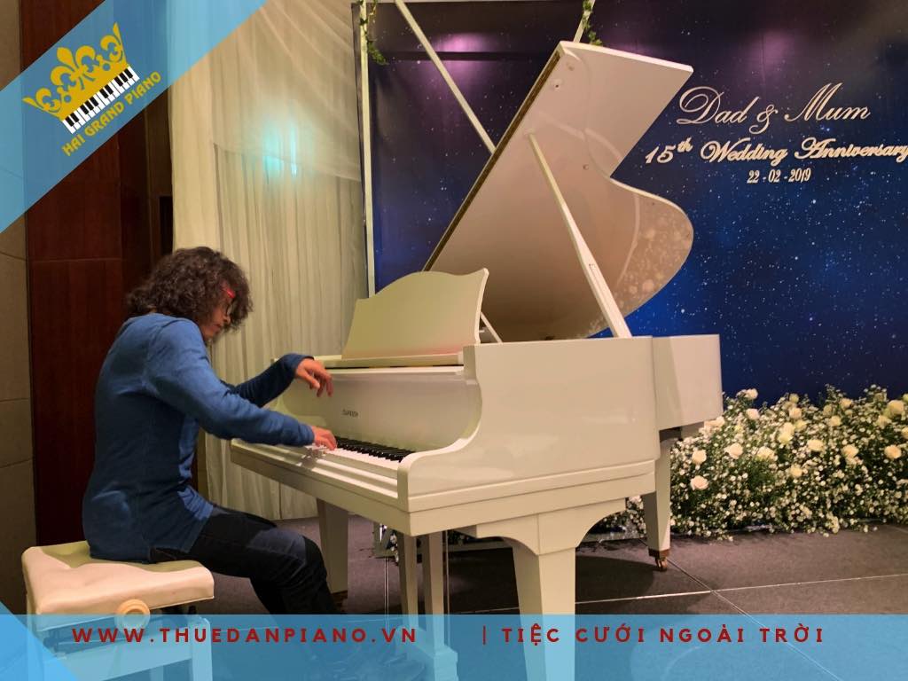 thue-piano-white-bieu-dien_002