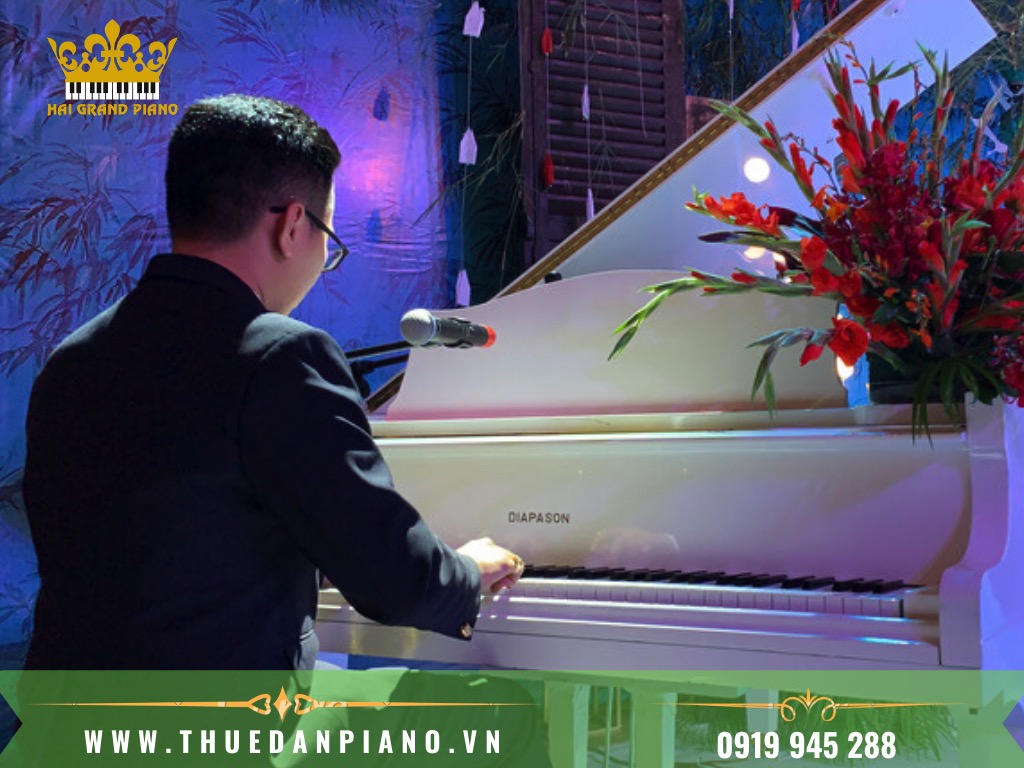 THUE-DAN-PIANO-BIEU-DIEN-TIEC-CUOI