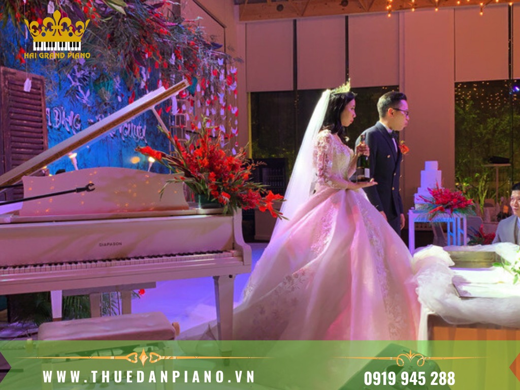 THUE-DAN-PIANO-BIEU-DIEN-TIEC-CUOI_001