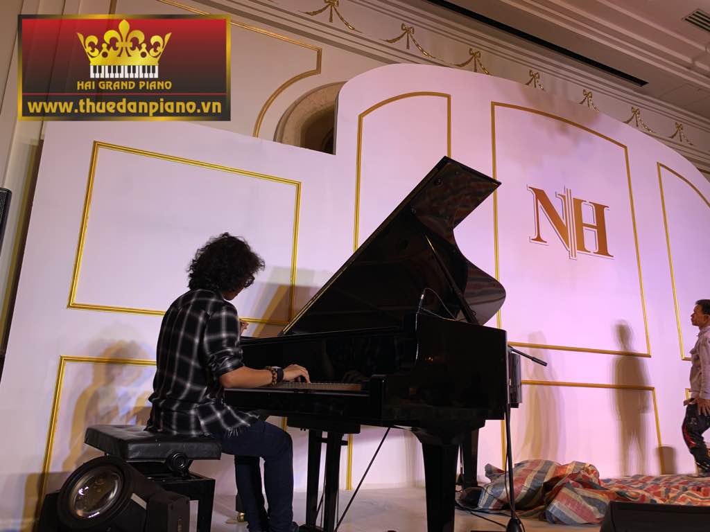 thue-dan-piano-tiec-cuoi-1